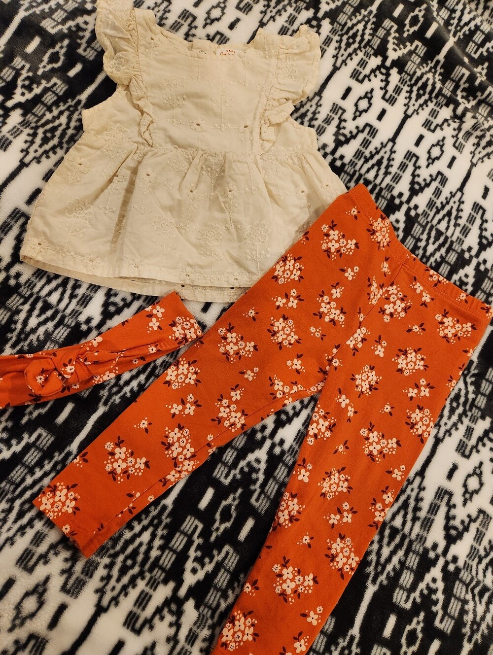 Cat & Jack Cream Eyelet Flutter Sleeve Top with Rust Floral Leggings Size 18M